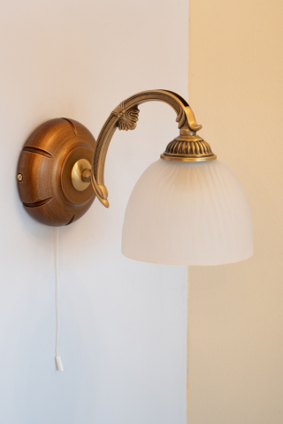 Classic wall lamp, in brass, satin glass. A.5630/1