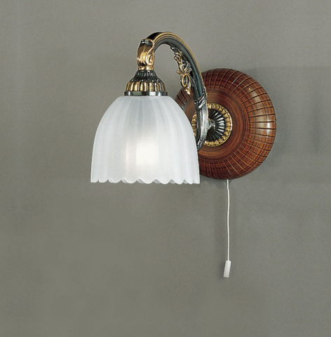 Lampada da muro in stile classico, vetro satinato. A.3950/1