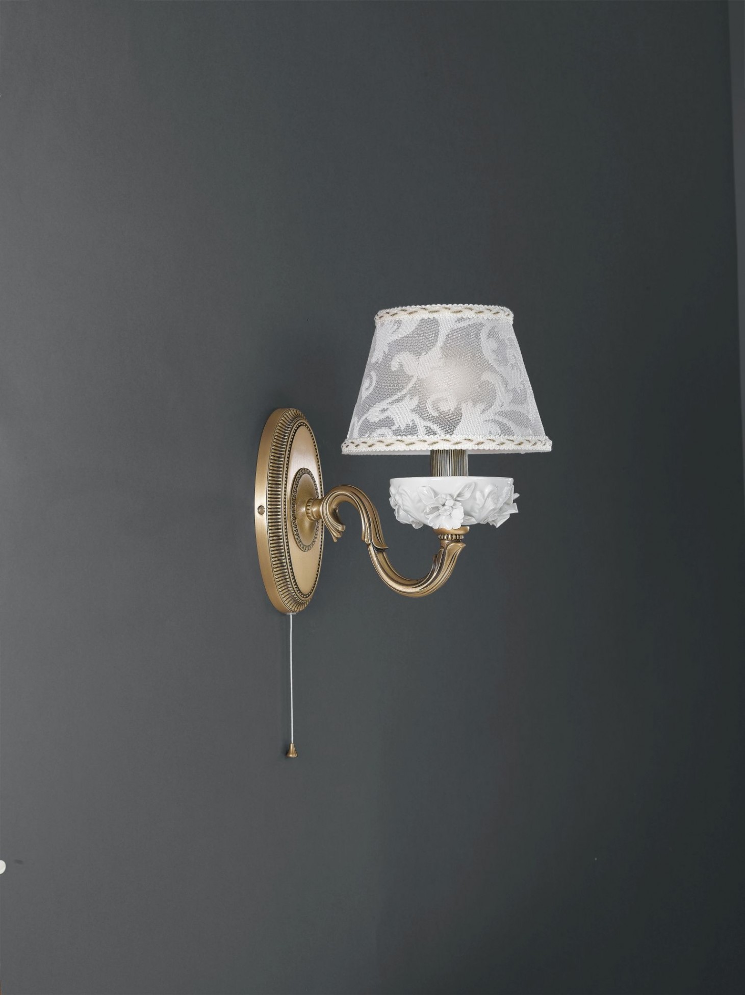 Applique in ottone e porcellana bianca con paralume 1 luce ...