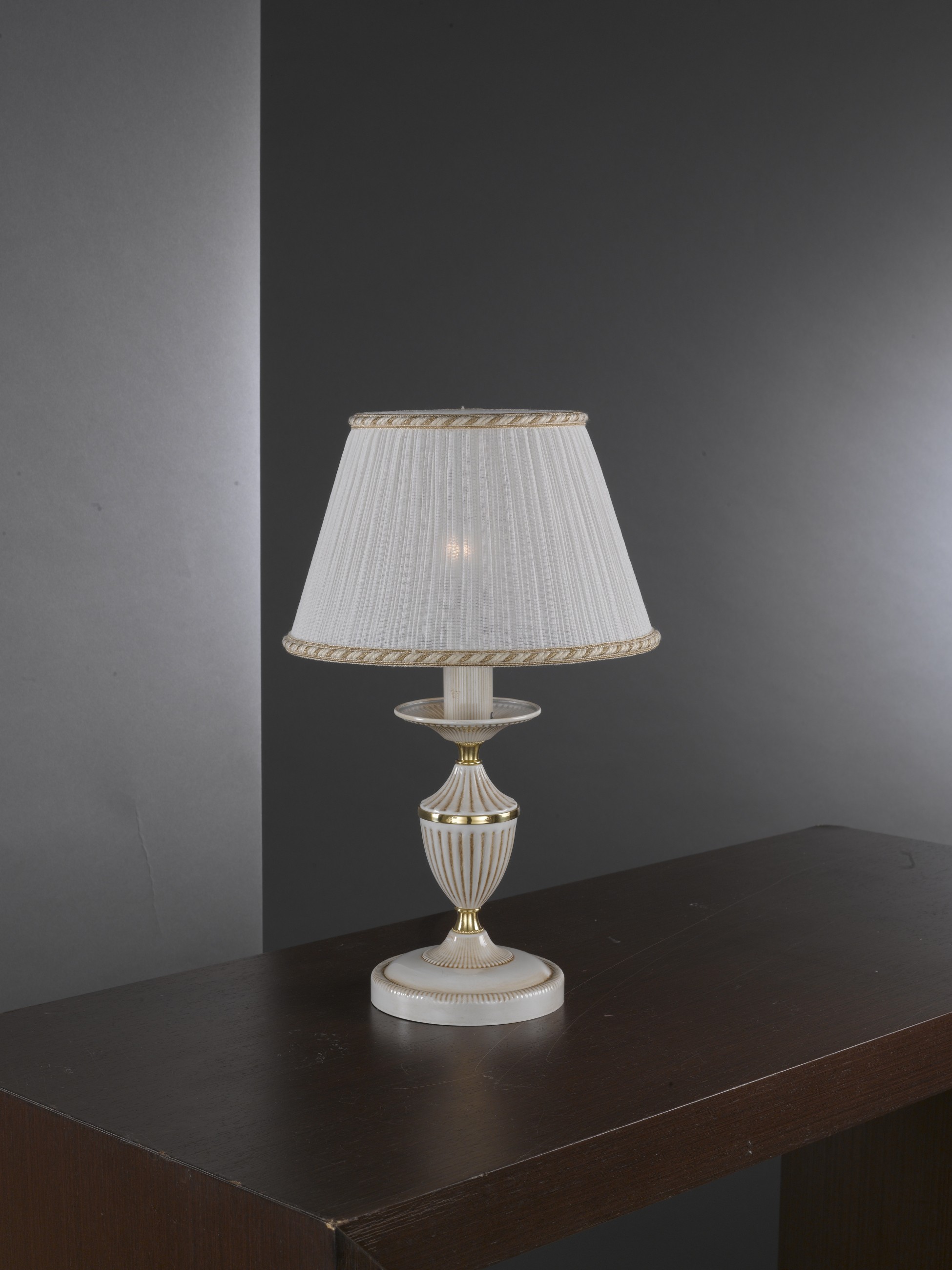 Small brass bedside lamp with lamp shade | Reccagni Store