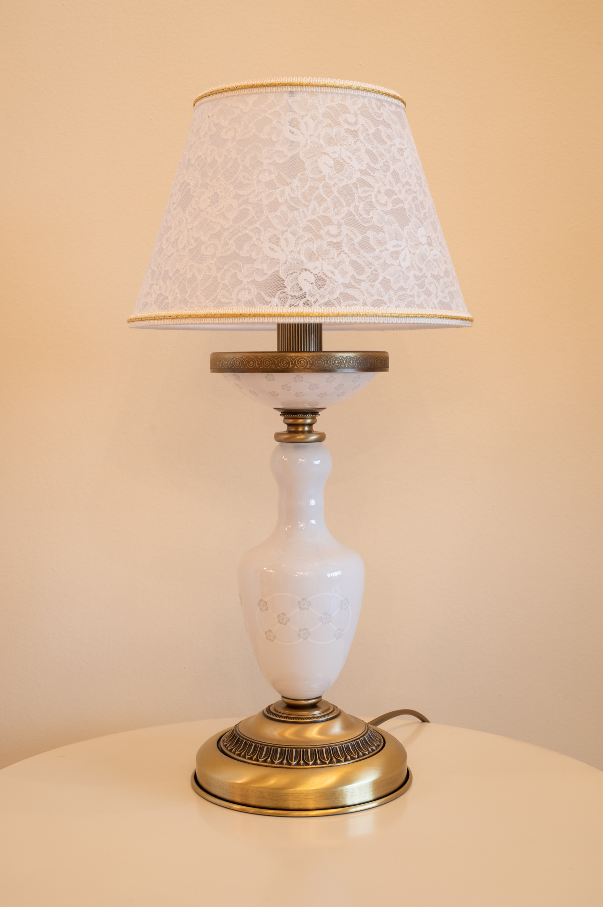 BRUBAKER Lampada Da Tavolo In Ceramica Con Paralume In Lino Beige - 28,5 Cm - Stile Etnico Per Comodino O Salotto