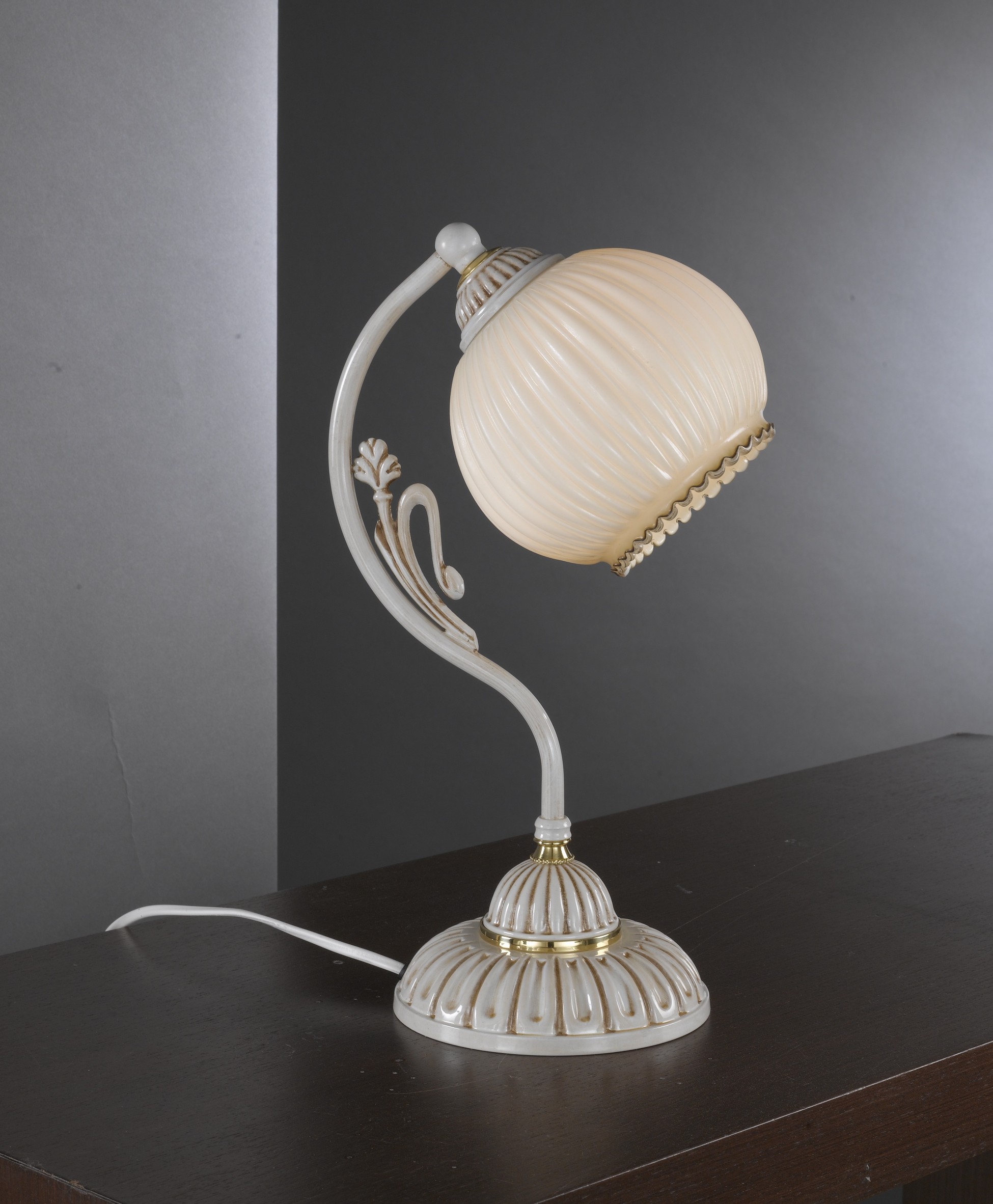 Small bedside lamp with blown ivory glass | Reccagni Store
