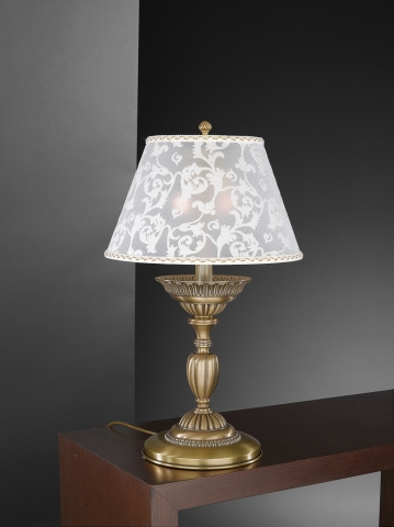 Lampada da tavolo in ottone con paralume. P.7432 G