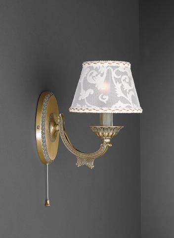 Wandlampe aus  Messing mit Lampenschirm. A.7432/1