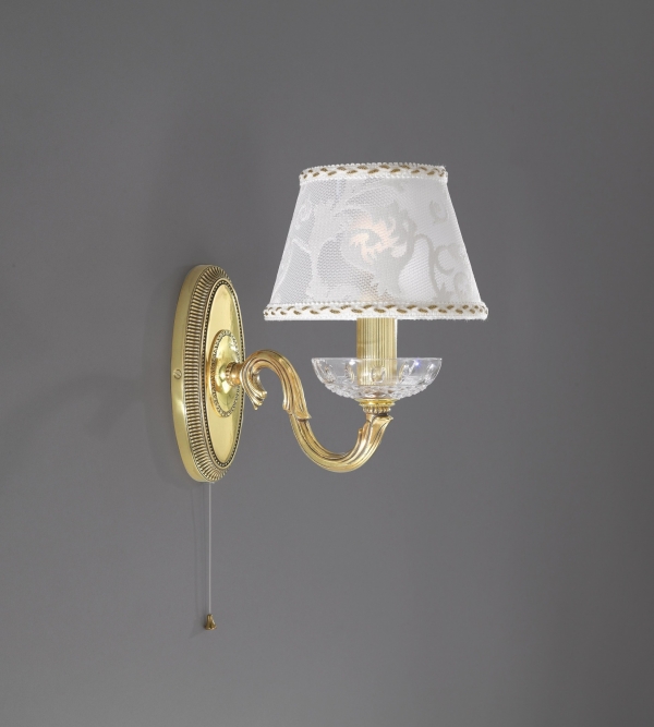 Wandlampe aus  Messing mit Lampenschirm. A.4330/1