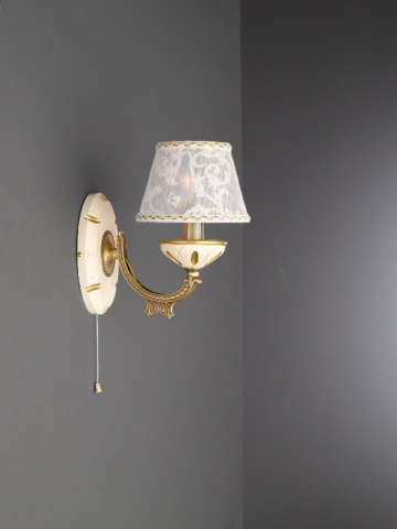 1 light  brass wall sconce with lamp shade. A.7036/1