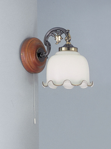 Classic style wall lamp. Model A.2256/1