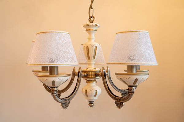 Lampadario classico in ottone, paralume in stoffa Ricamo. L.7040/5