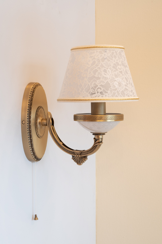 Classic brass wall lamp, lampshade in Ricamo fabric. A.8290/1