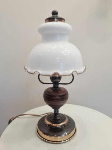Classic-style bedside lamp in brass and wood with antique decor. White blown glass shade. P. 2250