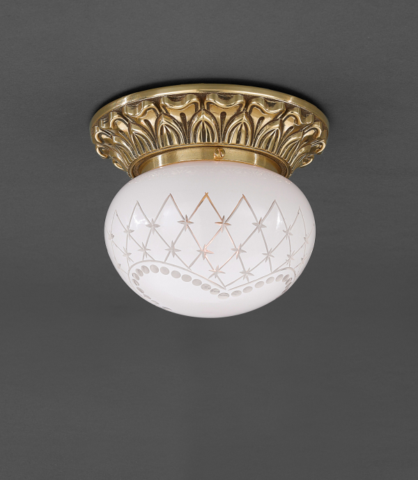 Plafoniera classica in ottone con sfera in vetro decorato. Codice PL.7810/1