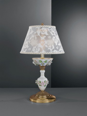 Tischlampe aus goldenen Messing und bemalten Porzellan mit Lampenschirm