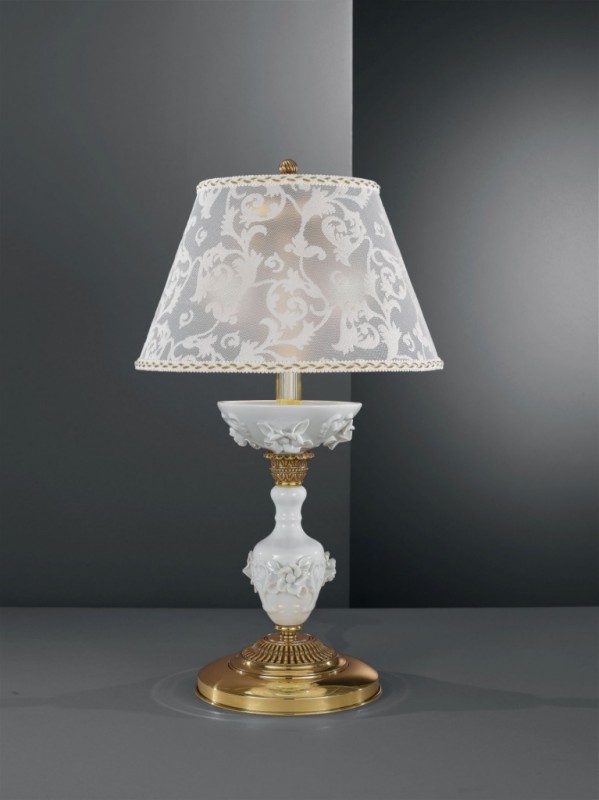Tischlampe aus goldenen Messing und Porzellan mit Lampenschirm