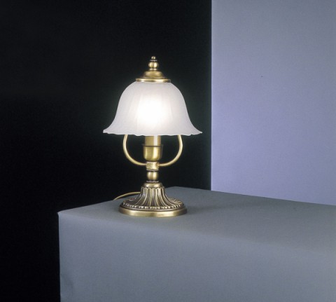 Kleine Nachttischlampe aus Messing mit satiniertem Glas