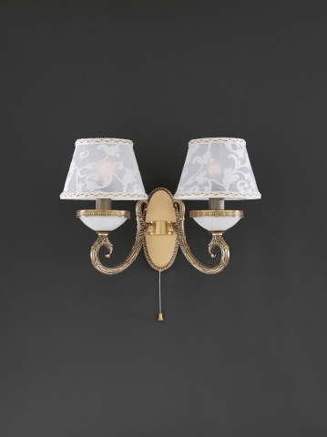 Classic wall lamp with decorated 