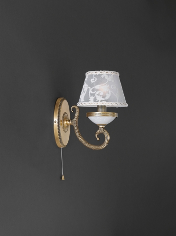 Classic wall lamp with decorated 